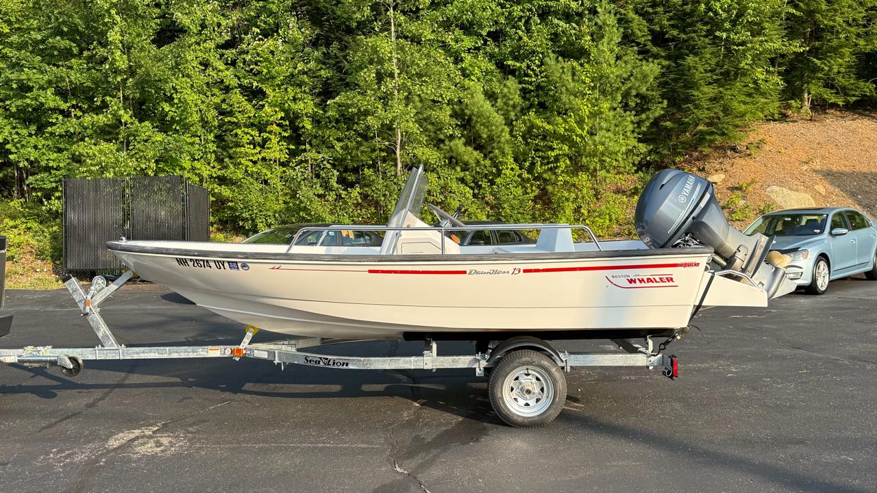 Boston Whaler Dauntless  1996
