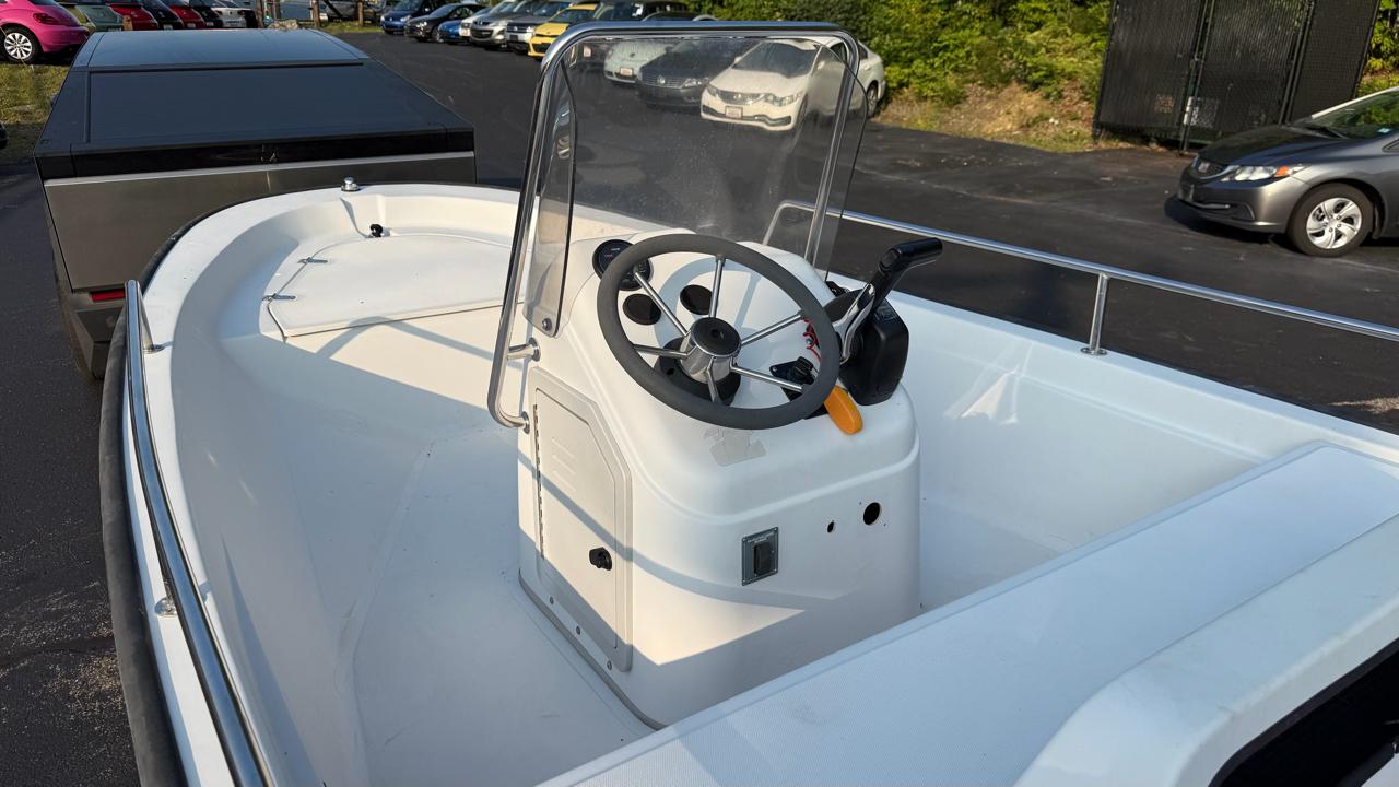 Boston Whaler Dauntless  1996