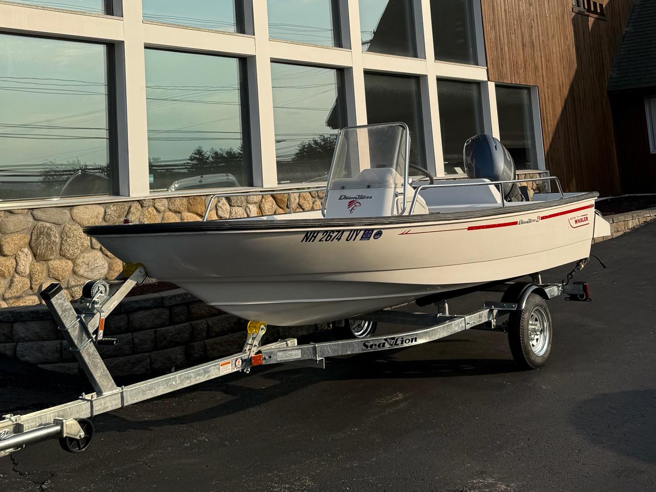 Boston Whaler Dauntless  1996