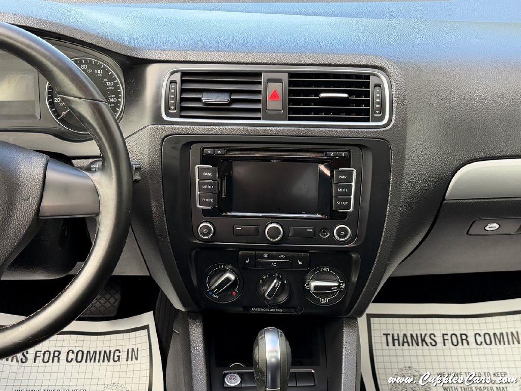Volkswagen Jetta  2012