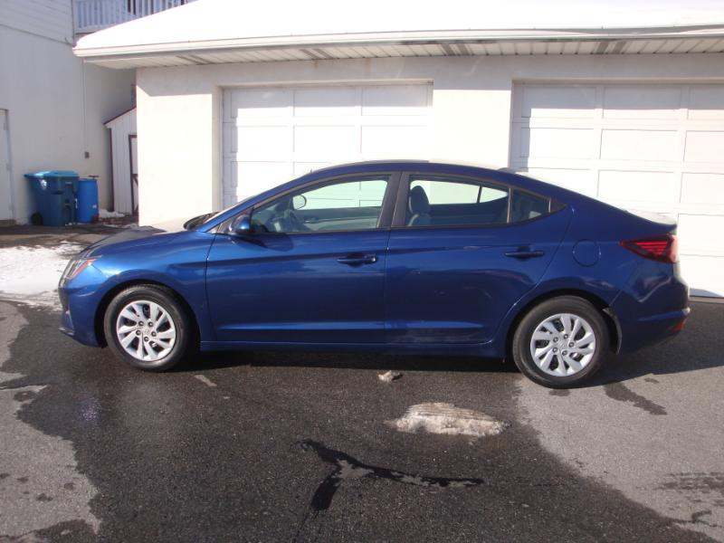 Hyundai Elantra SE 6AT 2020