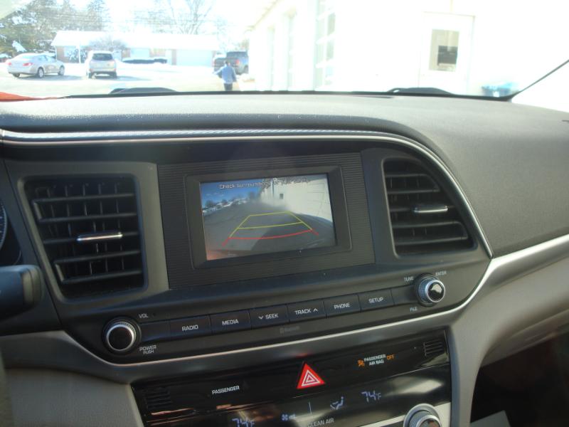 Hyundai Elantra SE 6AT 2020