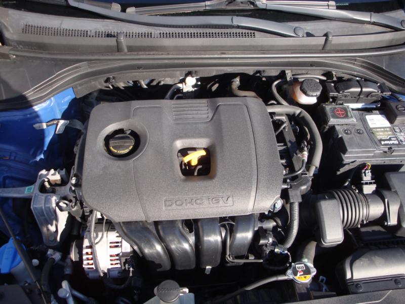 Hyundai Elantra SE 6AT 2020