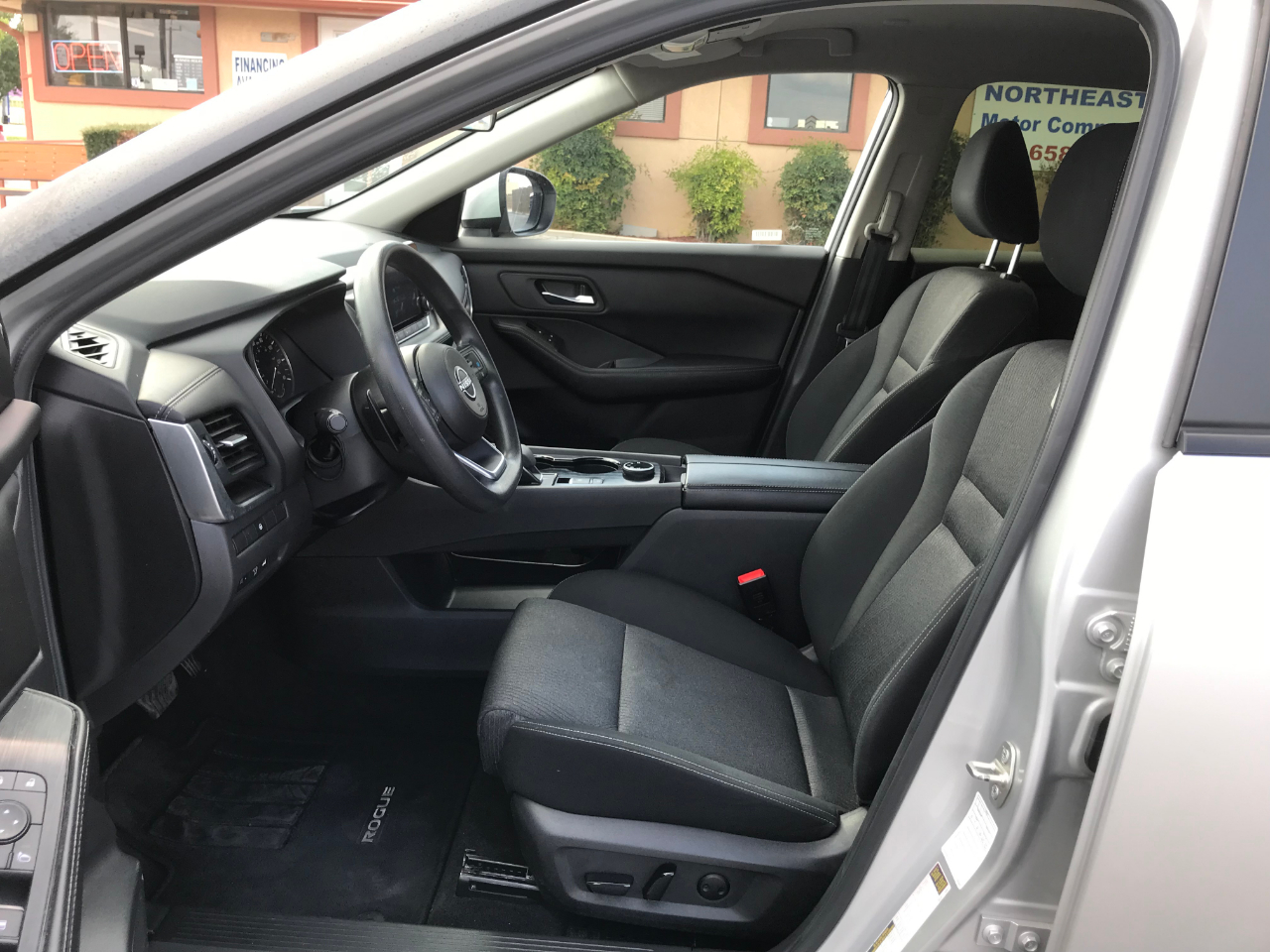 2024 Nissan Rogue SV AWD photo 2