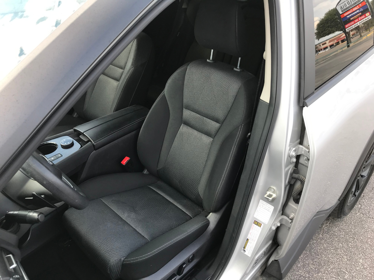 2024 Nissan Rogue SV AWD photo 3