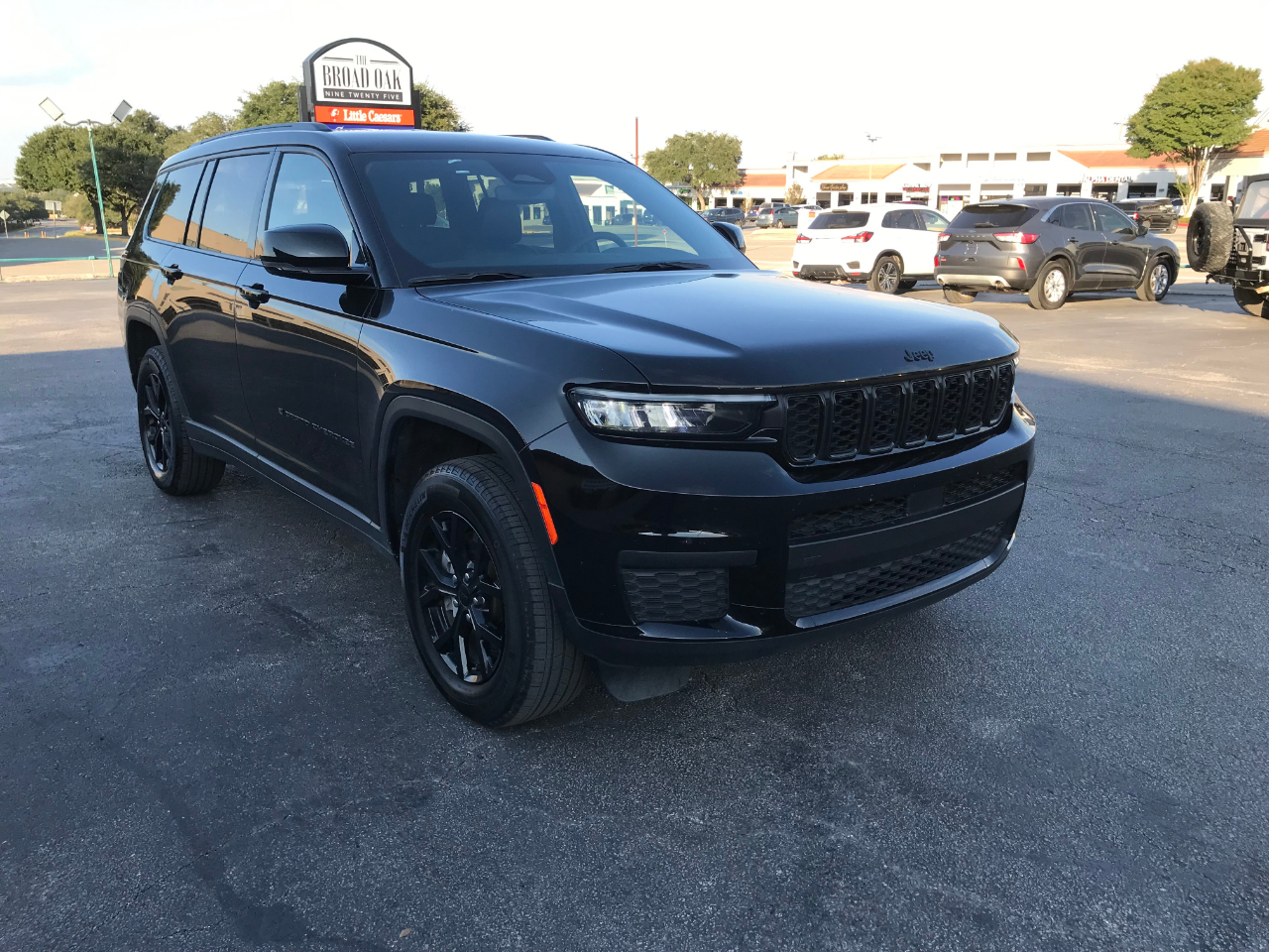 2024 Jeep Grand Cherokee Altitude photo 2