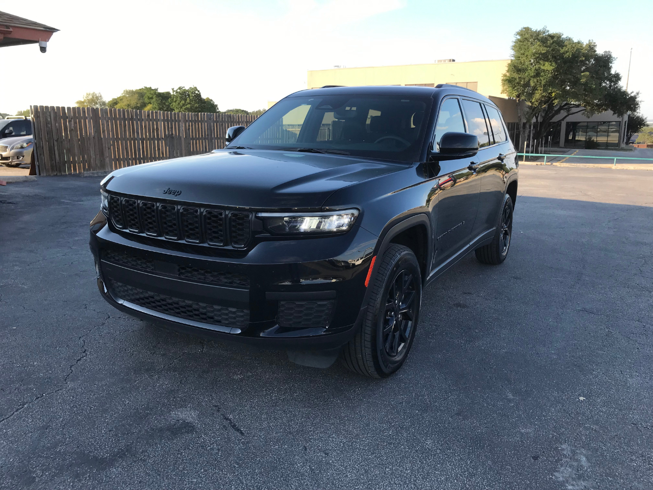 2024 Jeep Grand Cherokee Altitude photo 3