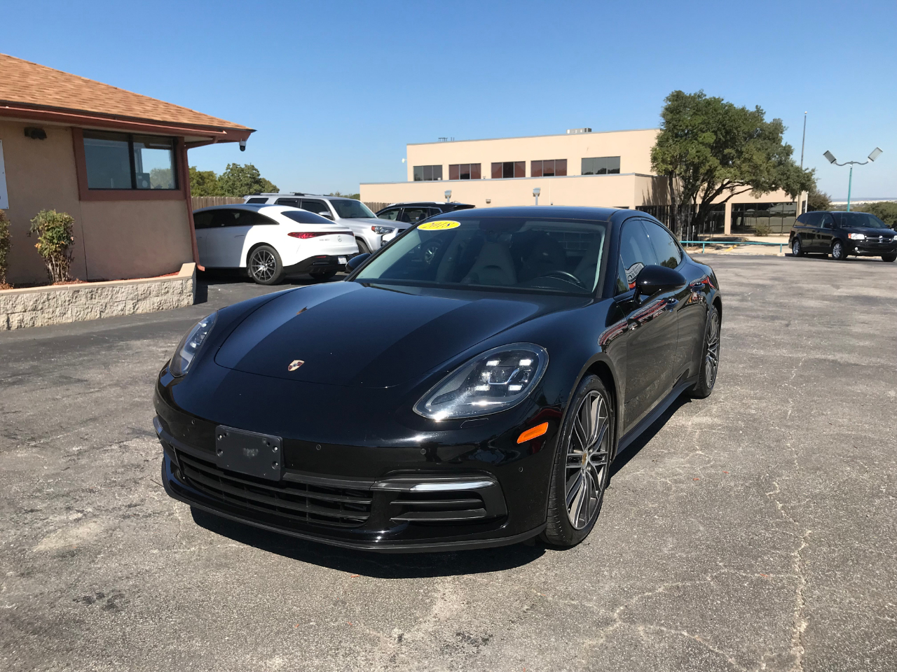 2018 Porsche Panamera Base 4 photo 3