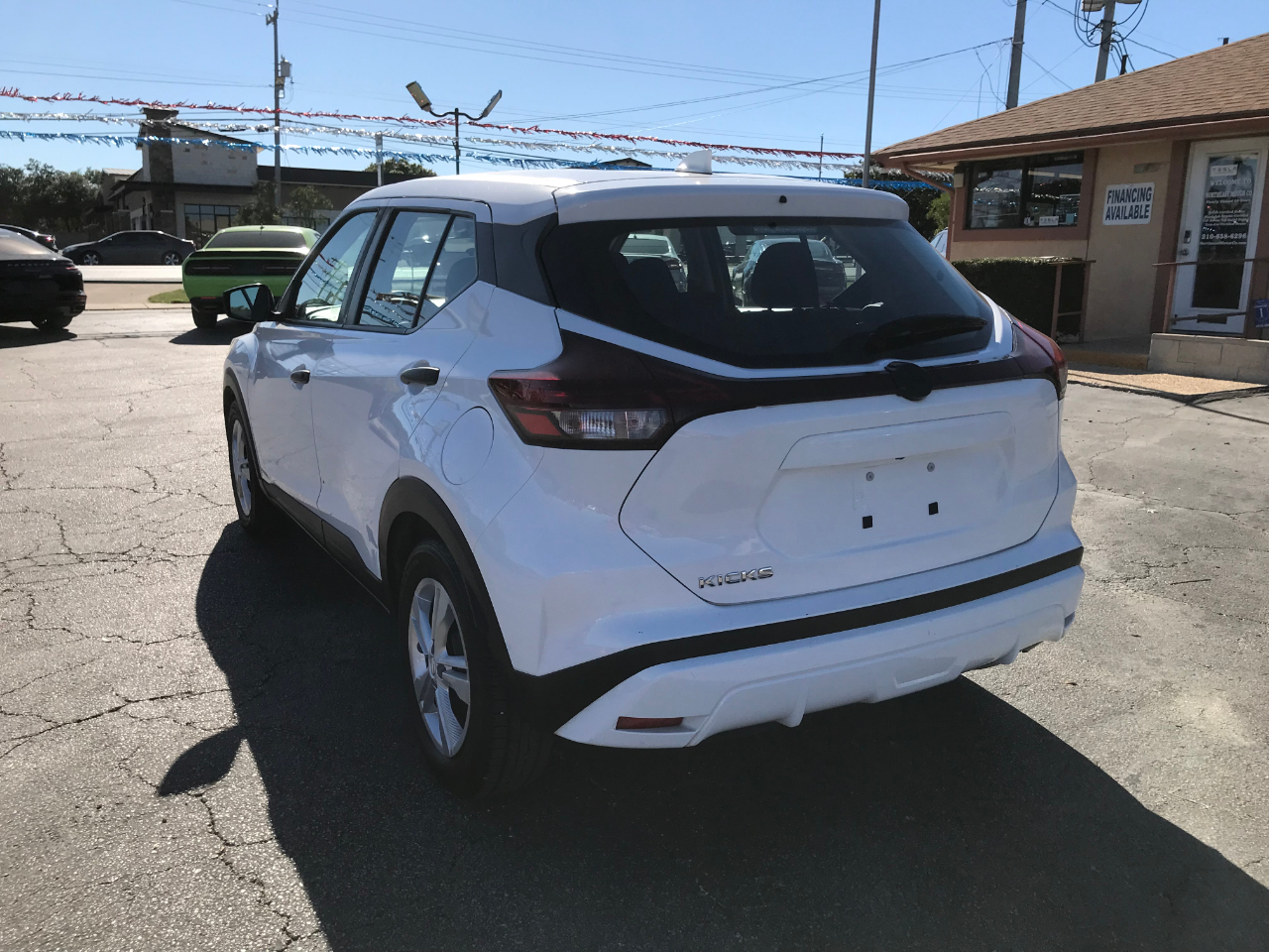 2022 Nissan Kicks S photo 2