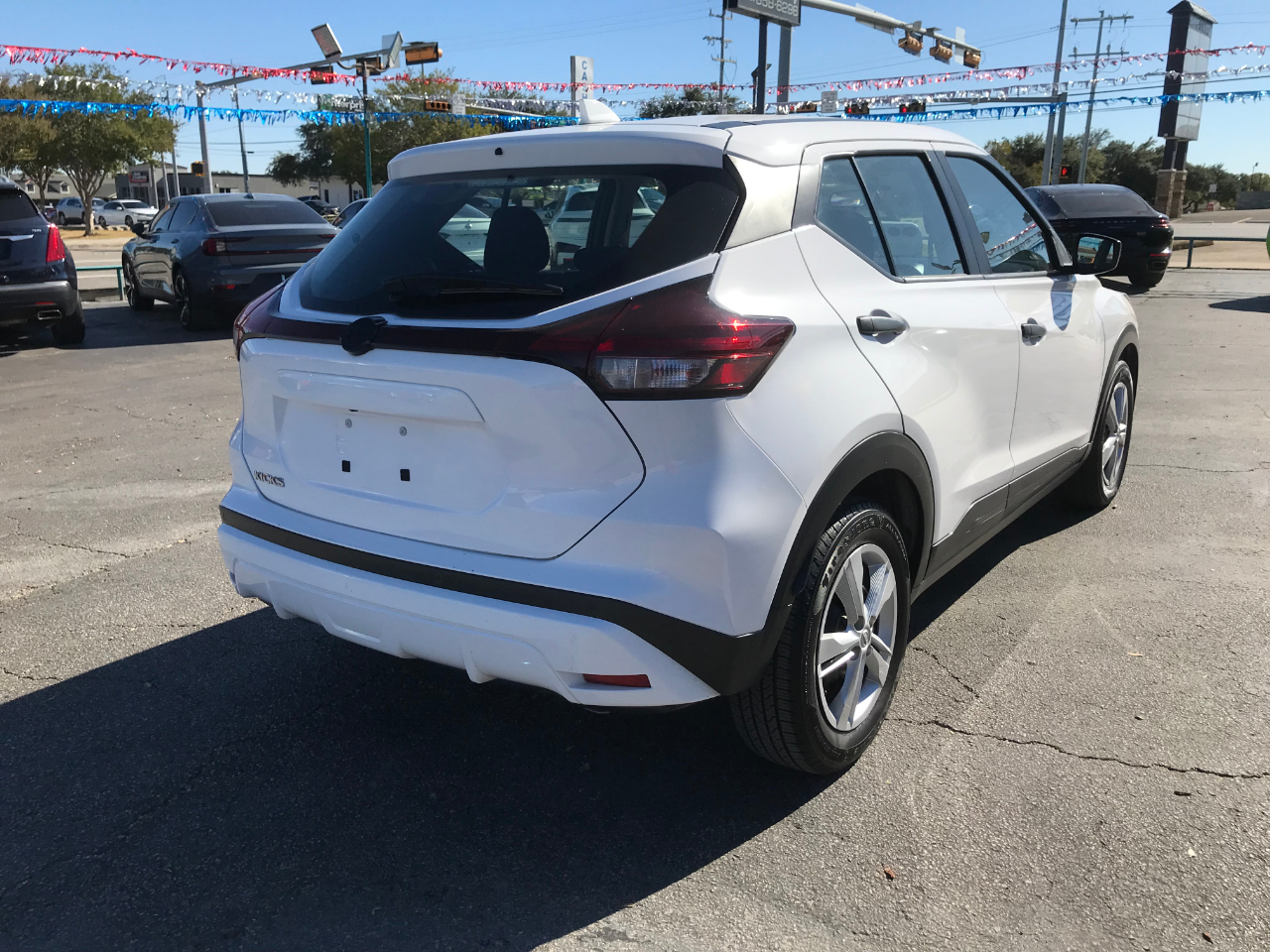 2022 Nissan Kicks S photo 3