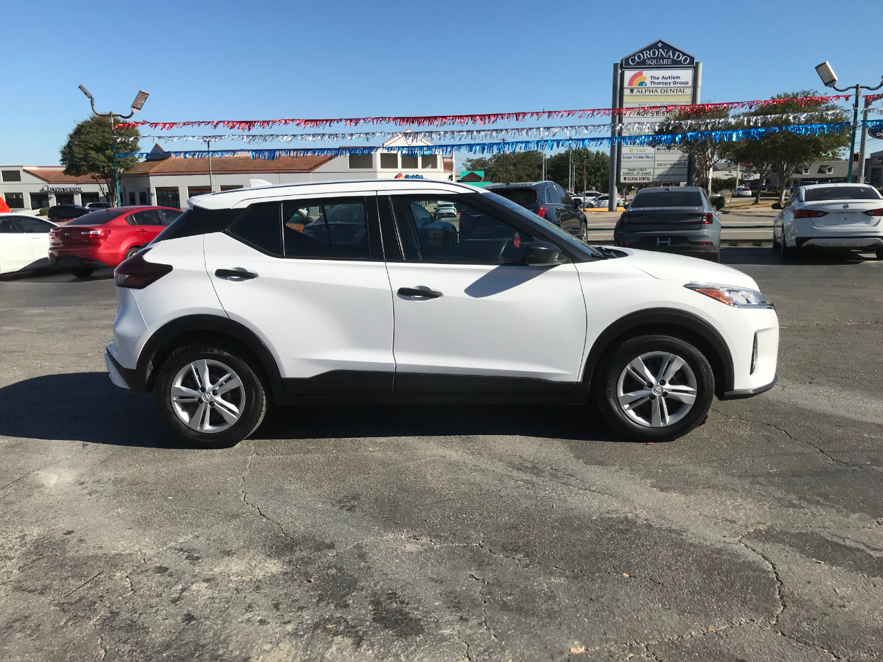 2022 Nissan Kicks S photo 4