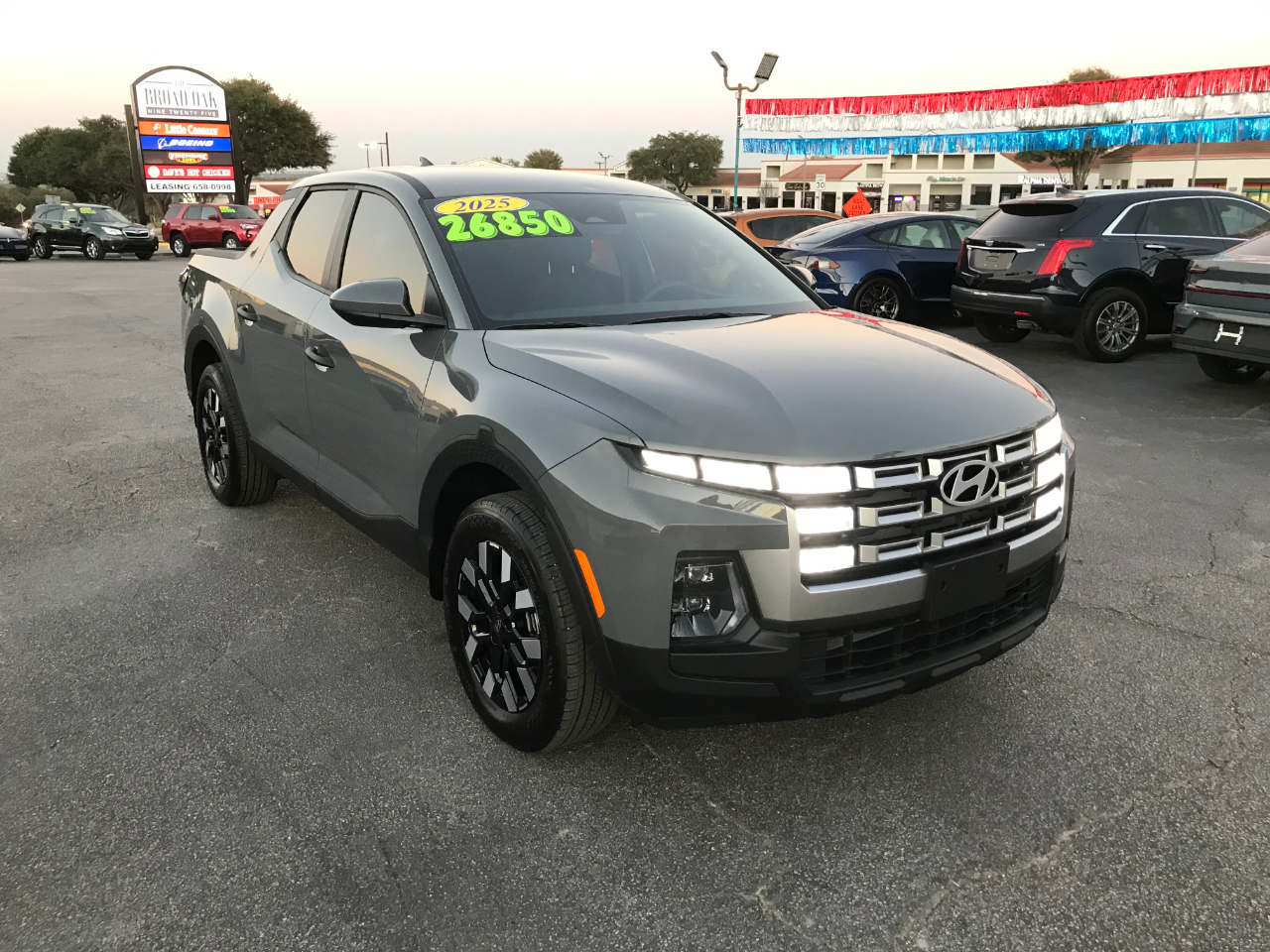 2025 Hyundai Santa Cruz SE photo 2