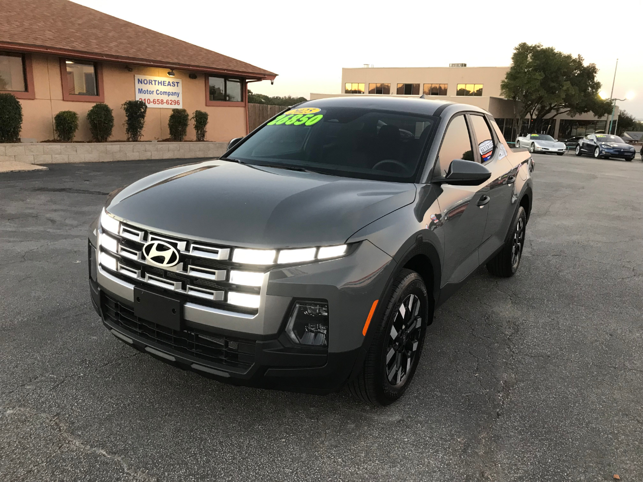 2025 Hyundai Santa Cruz SE photo 3