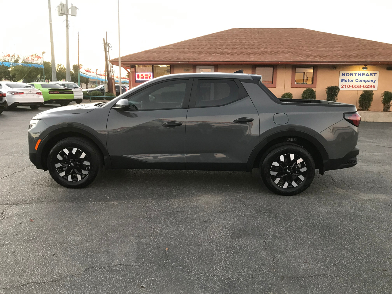 2025 Hyundai Santa Cruz SE photo 4