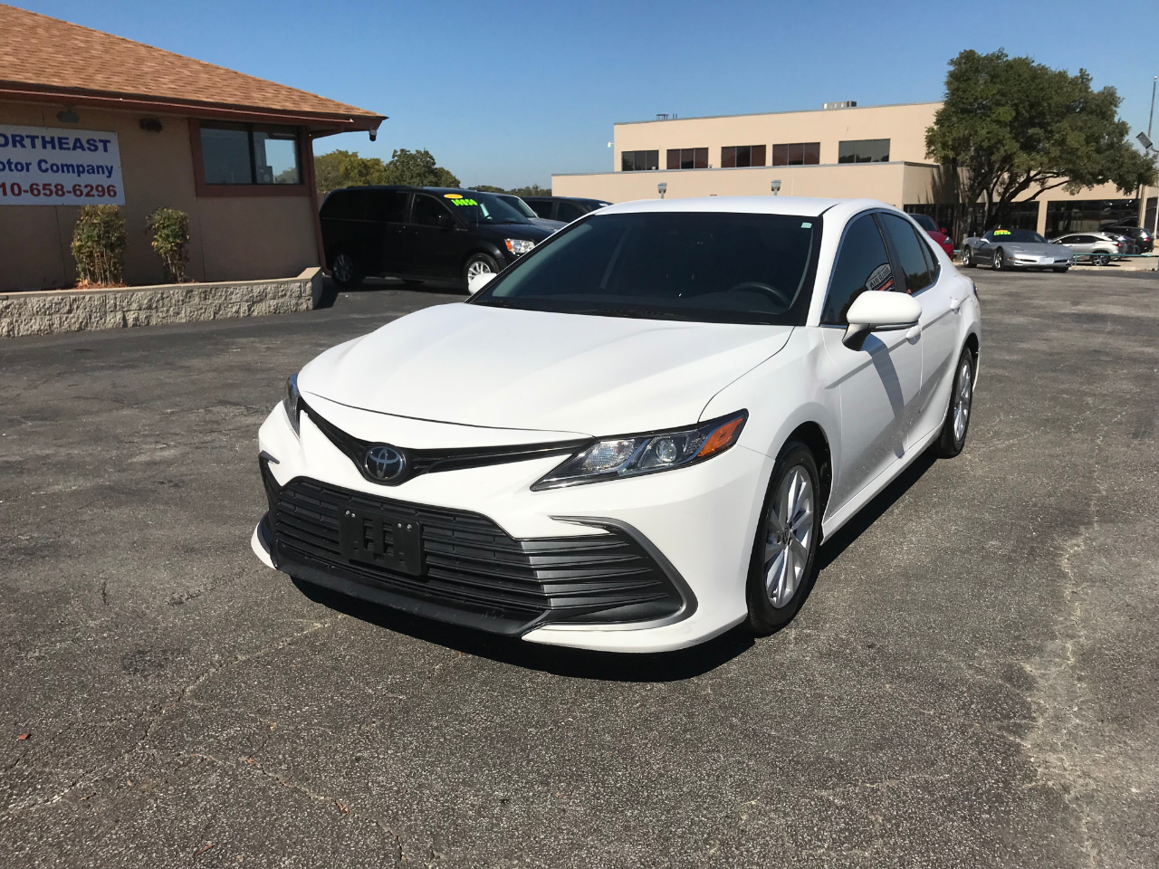 2023 Toyota Camry LE photo 3