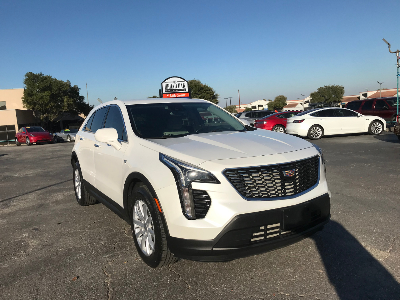 2023 Cadillac XT4 Luxury photo 2