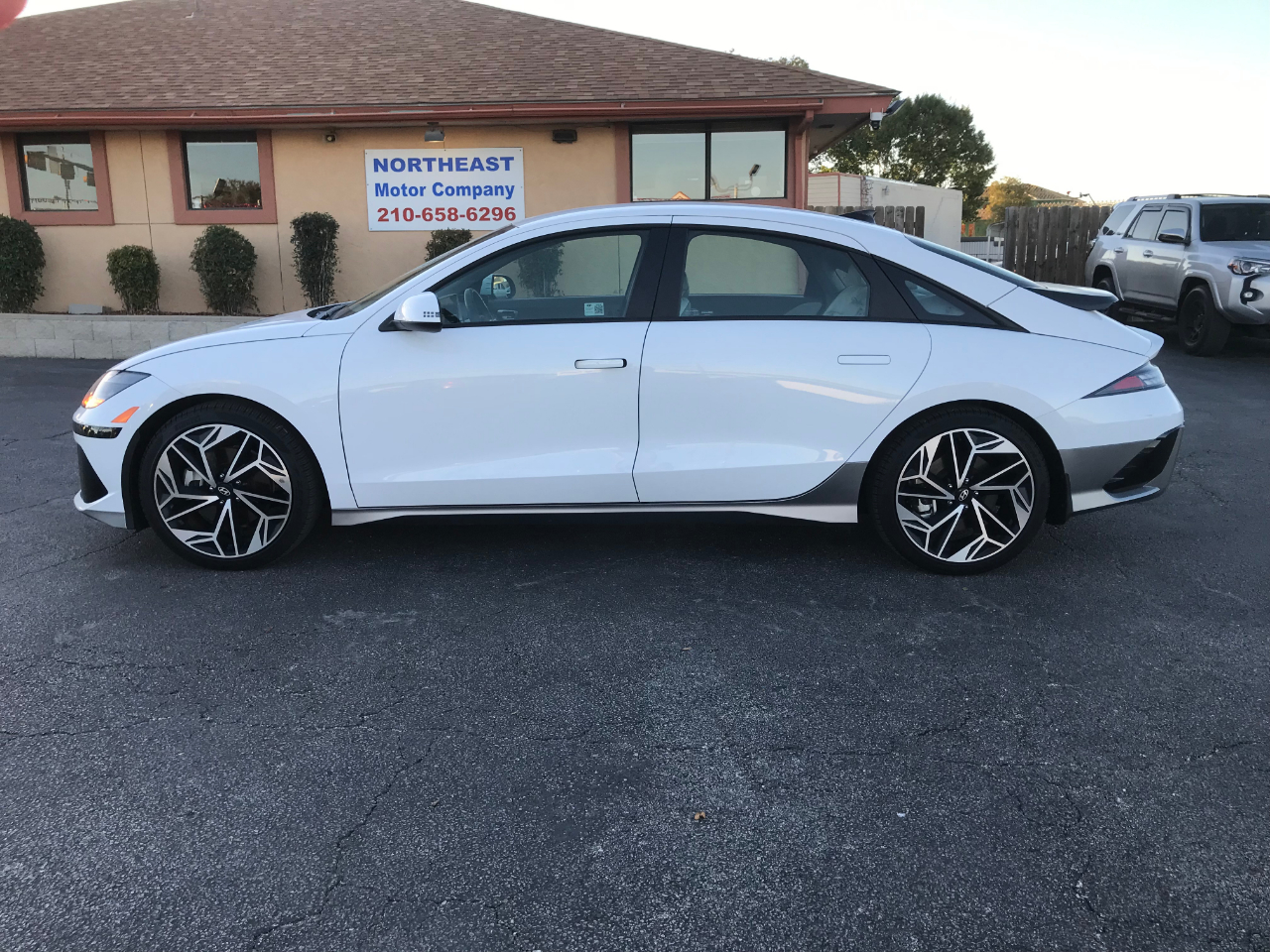 2024 Hyundai Ioniq 6 SEL photo 3