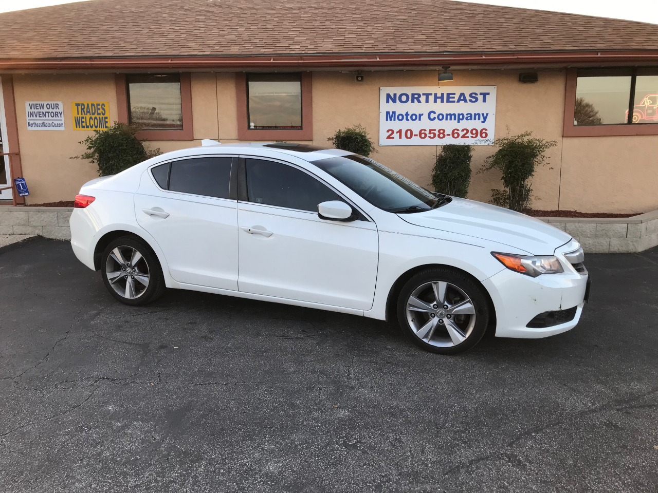 Acura ILX 5-Spd AT w/ Technology Package 2013