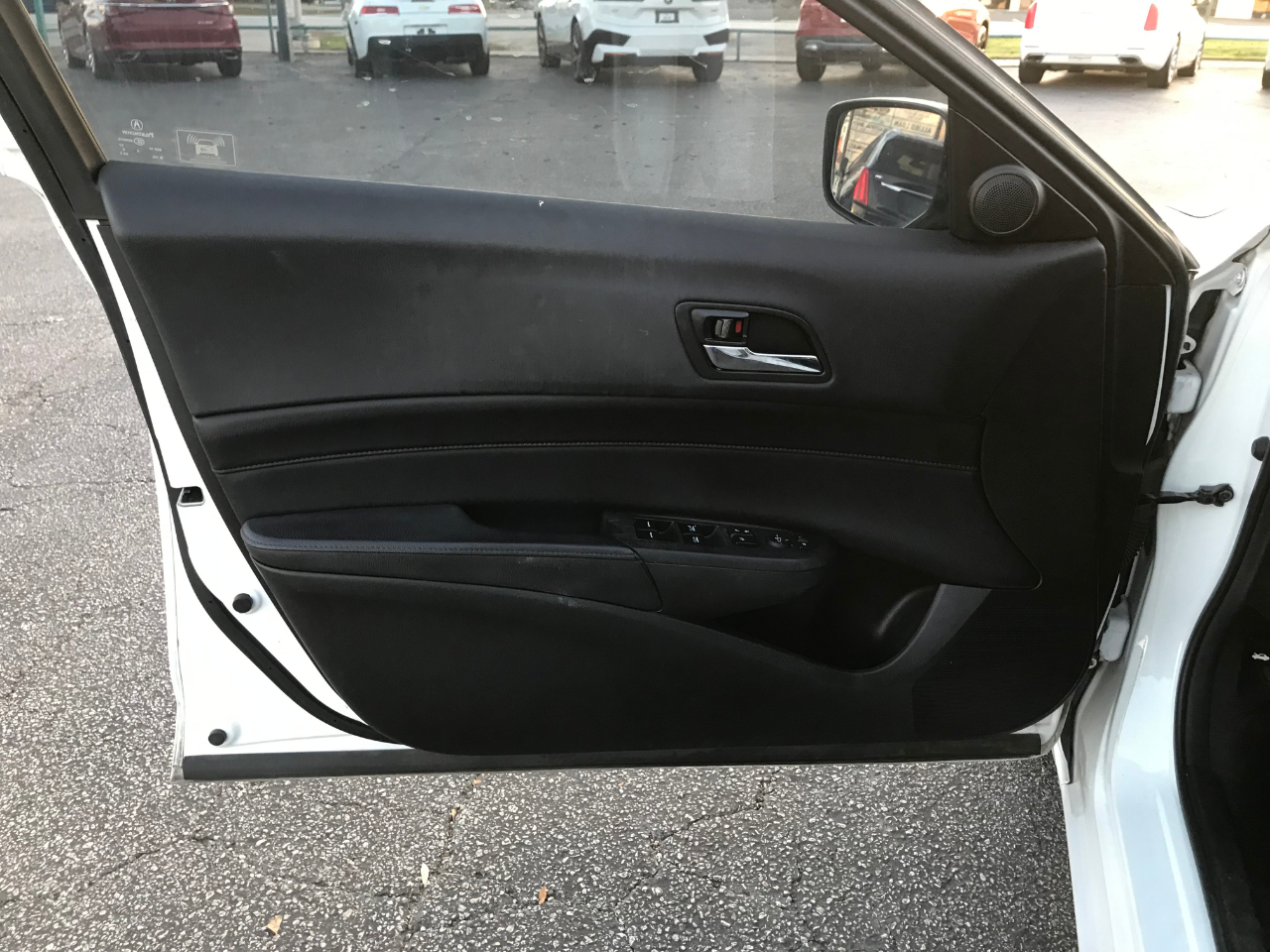 Acura ILX 5-Spd AT w/ Technology Package 2013