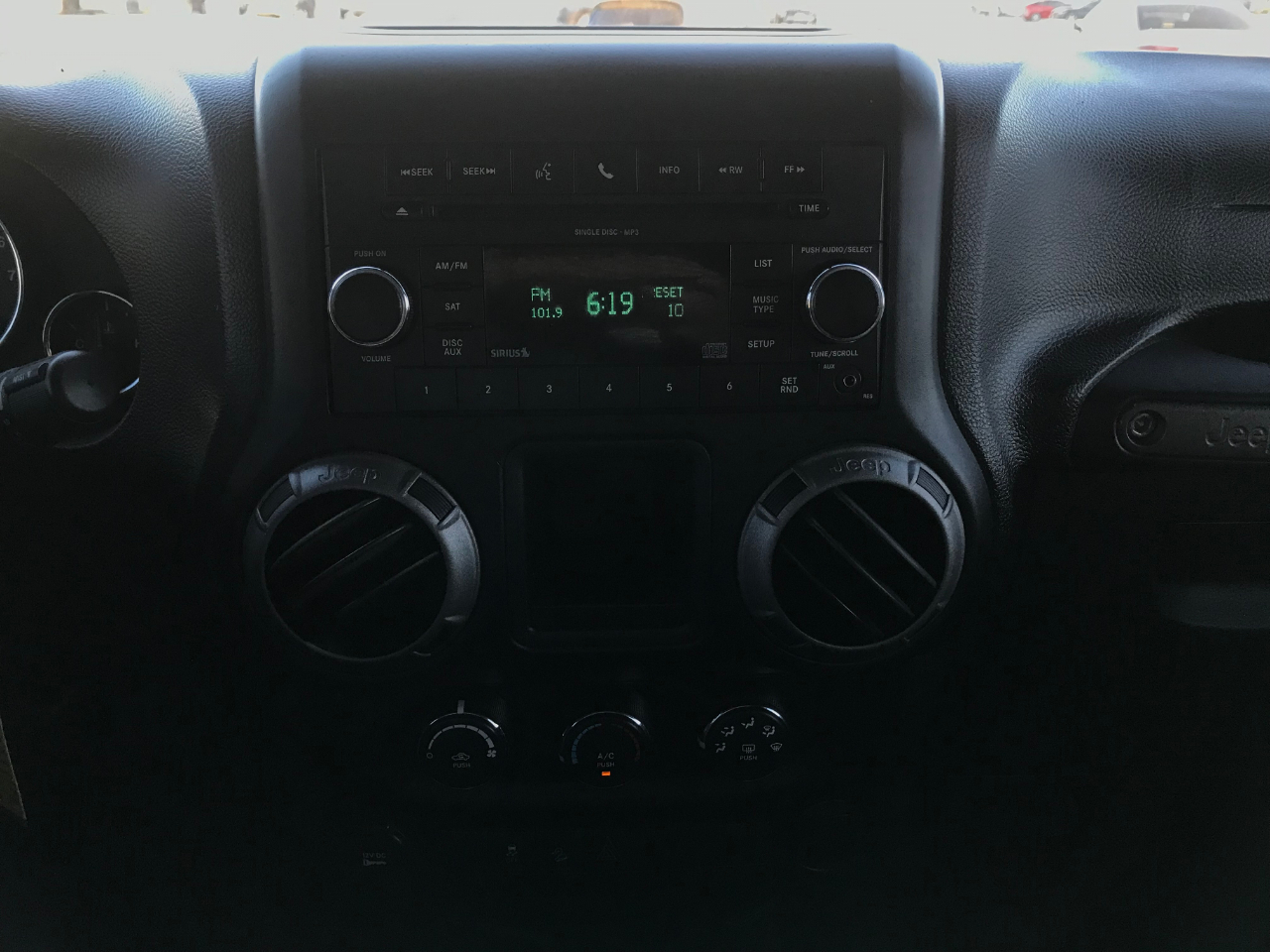 Jeep Wrangler Sport 4WD 2011