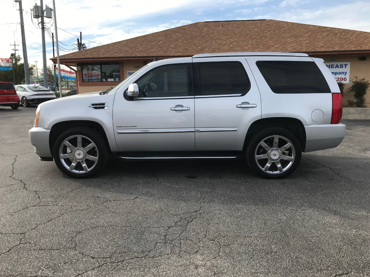 Cadillac Escalade Luxury 2WD 2014