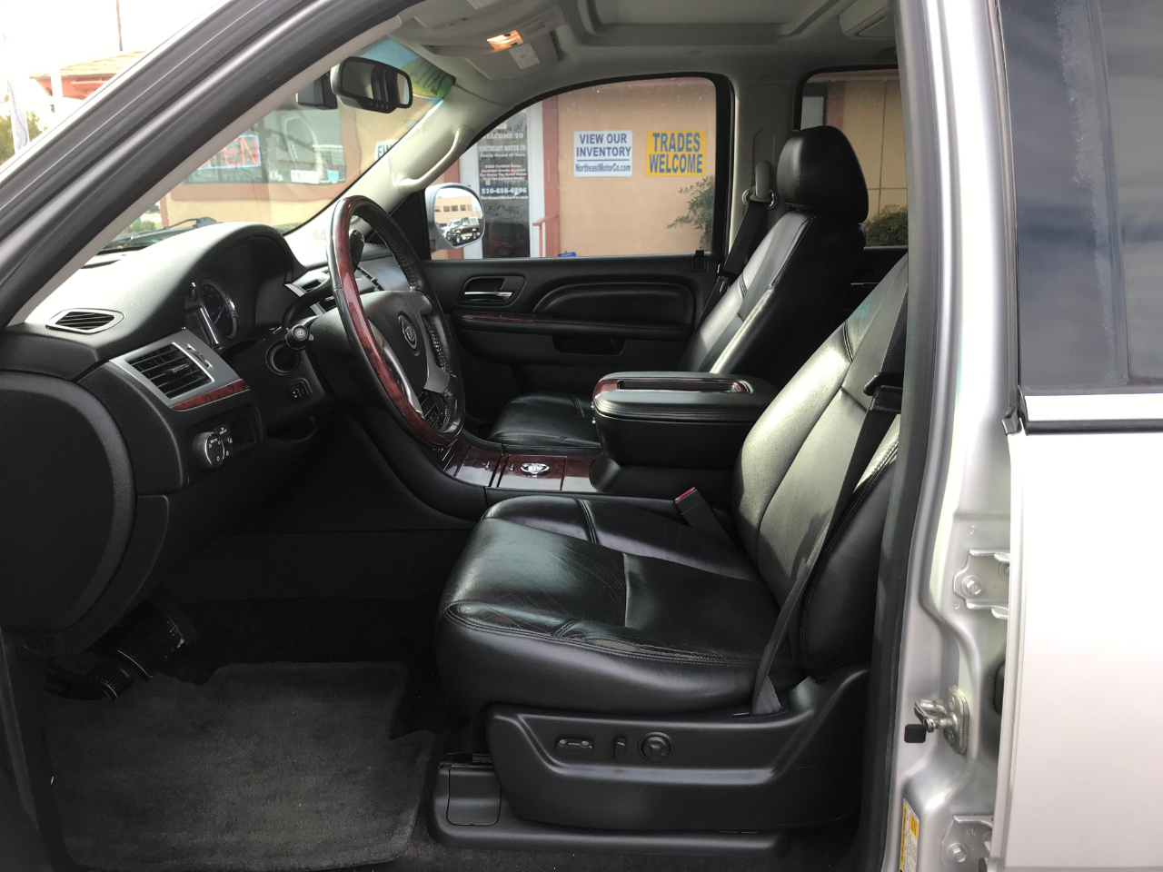 Cadillac Escalade Luxury 2WD 2014