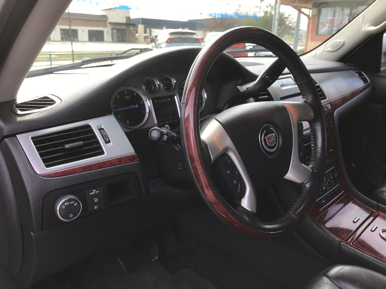 Cadillac Escalade Luxury 2WD 2014