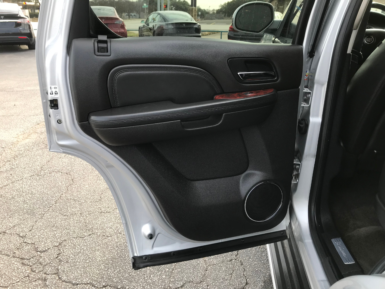 Cadillac Escalade Luxury 2WD 2014