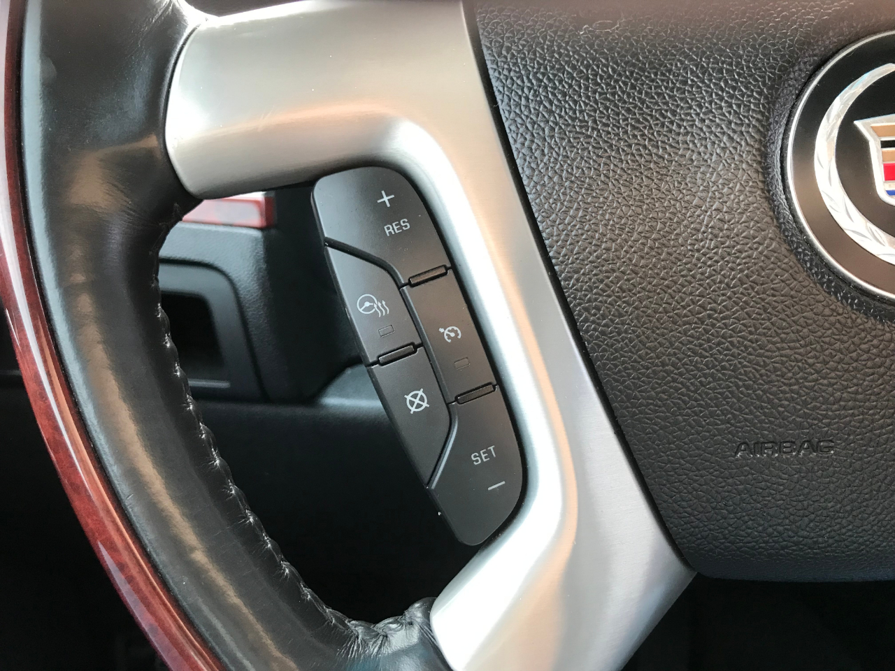 Cadillac Escalade Luxury 2WD 2014