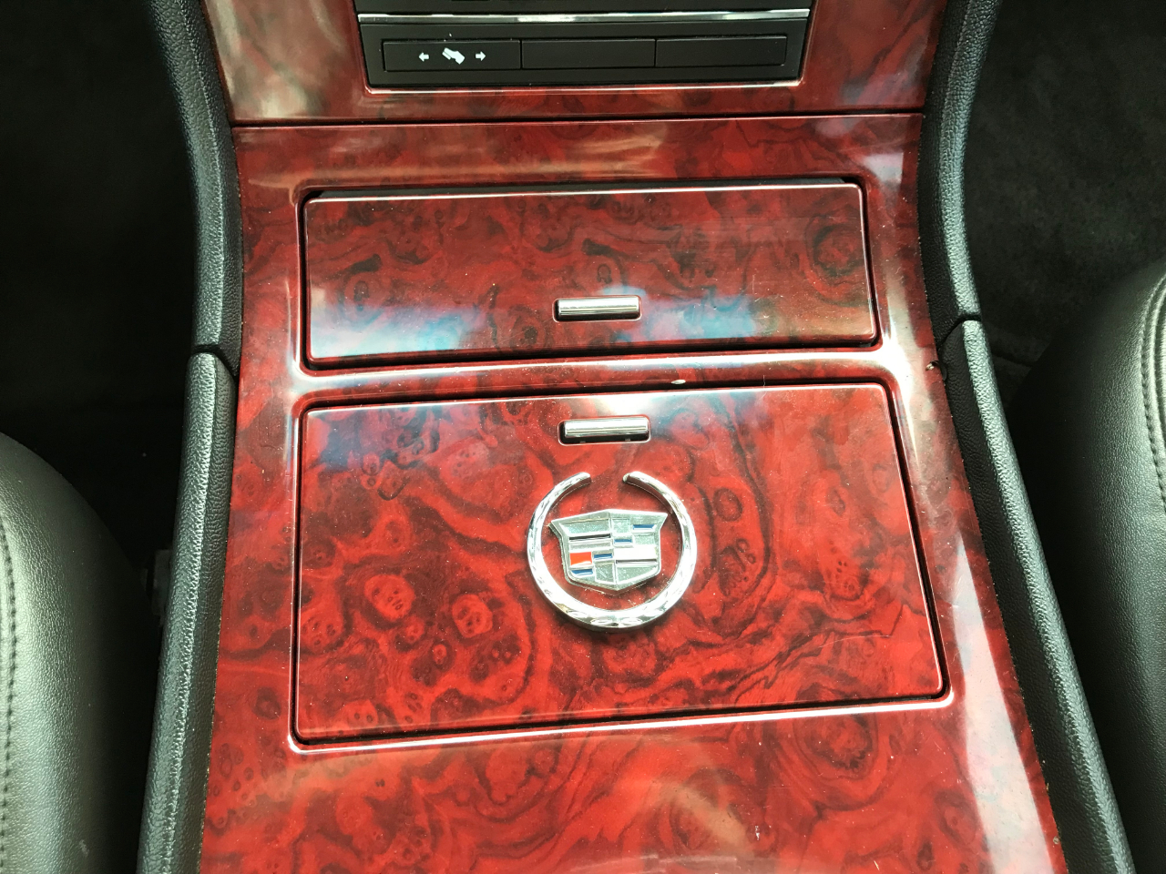 Cadillac Escalade Luxury 2WD 2014