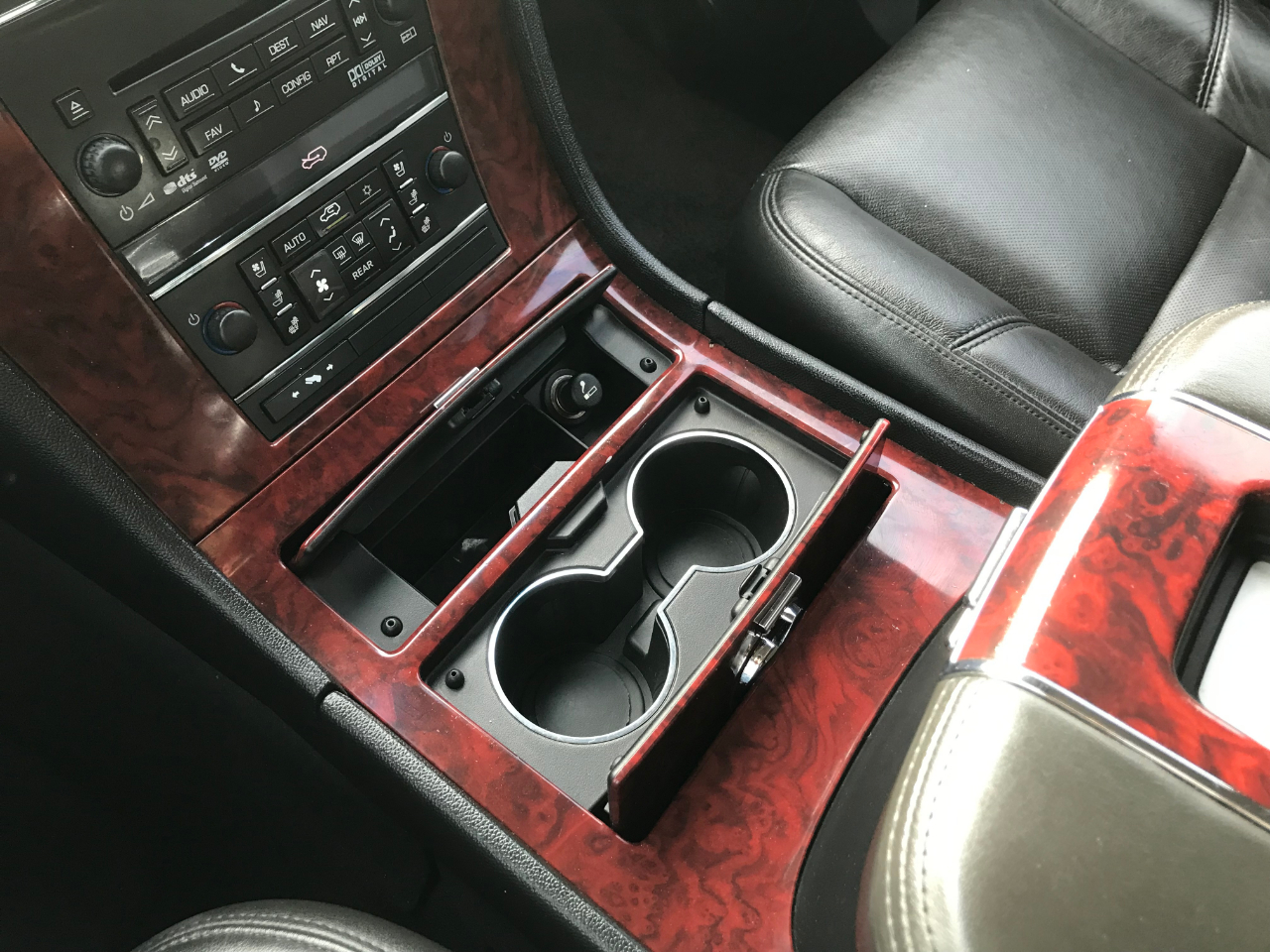 Cadillac Escalade Luxury 2WD 2014