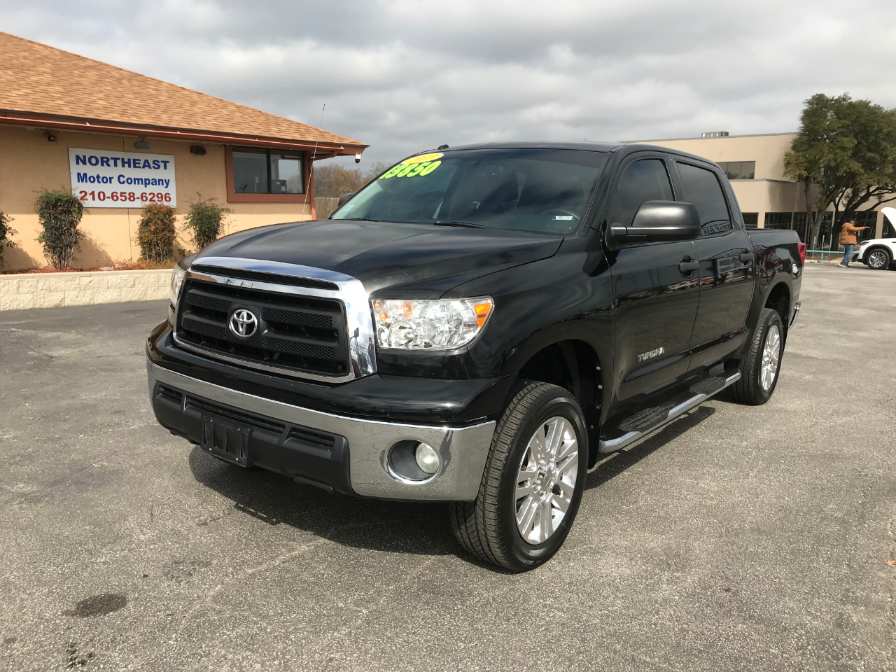 Toyota Tundra Tundra-Grade CrewMax 4.6L 2WD 2013