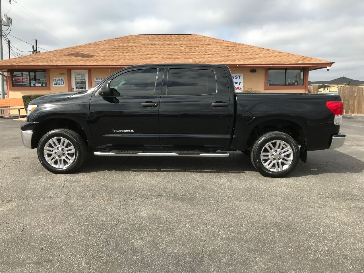 Toyota Tundra Tundra-Grade CrewMax 4.6L 2WD 2013