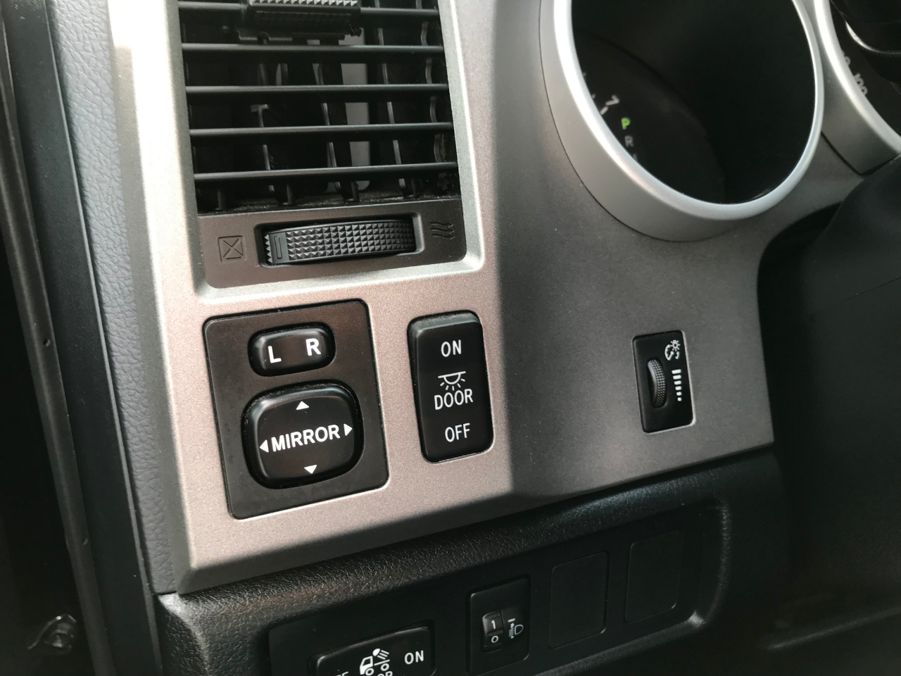 Toyota Tundra Tundra-Grade CrewMax 4.6L 2WD 2013