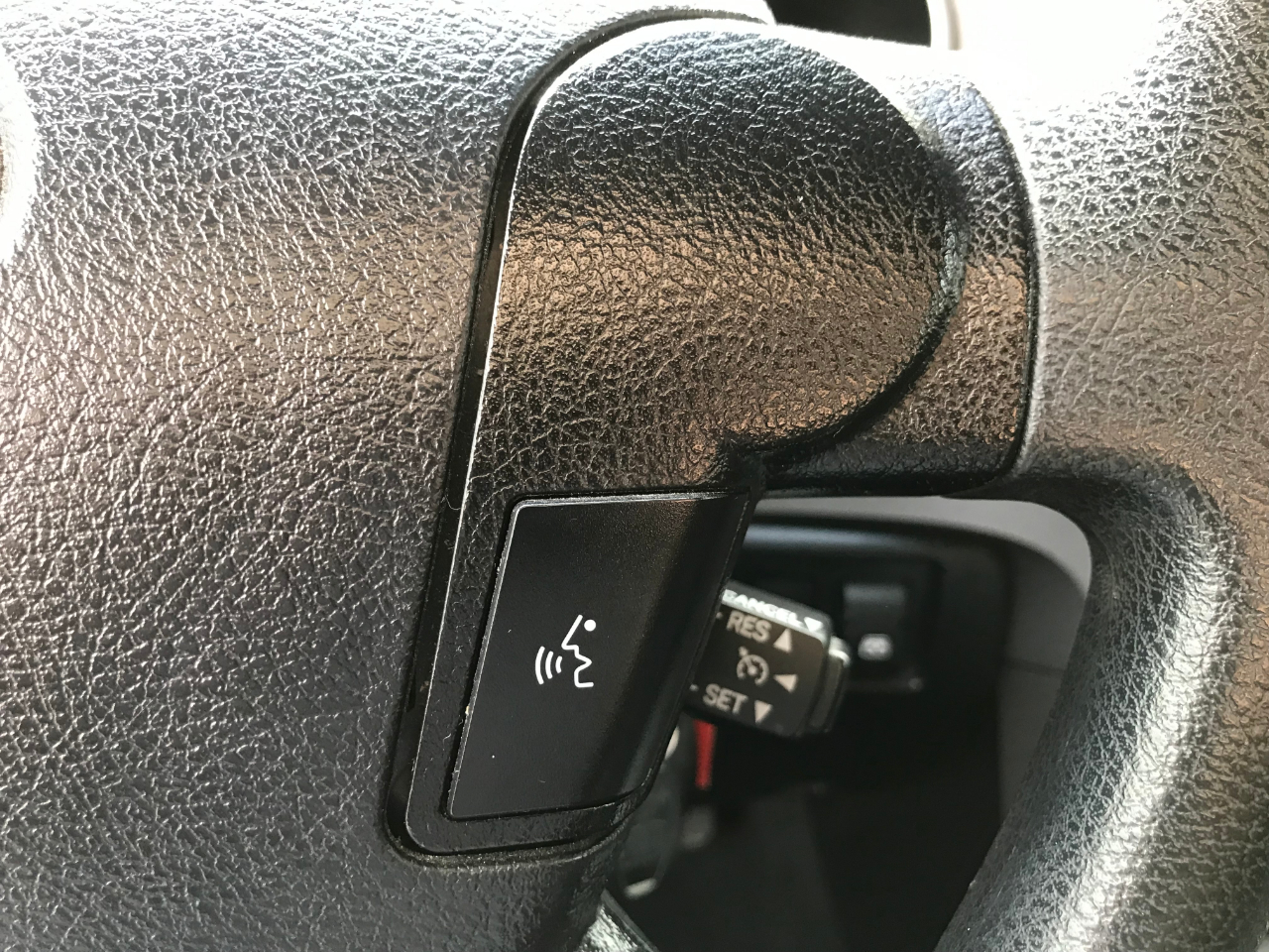 Toyota Tundra Tundra-Grade CrewMax 4.6L 2WD 2013