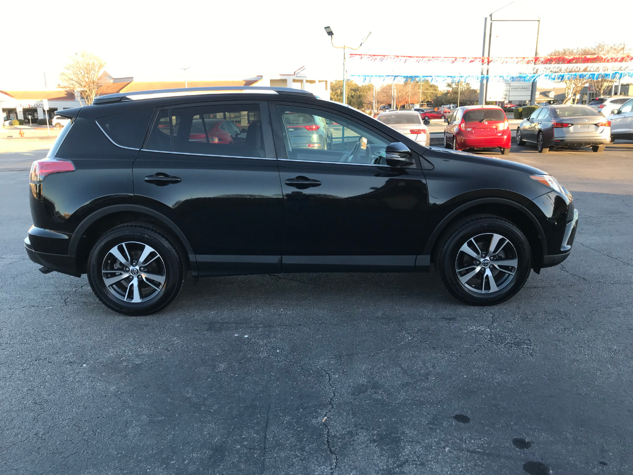 Toyota RAV4 XLE FWD 2017