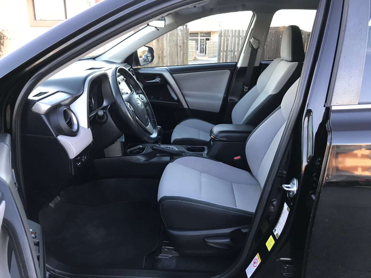 Toyota RAV4 XLE FWD 2017