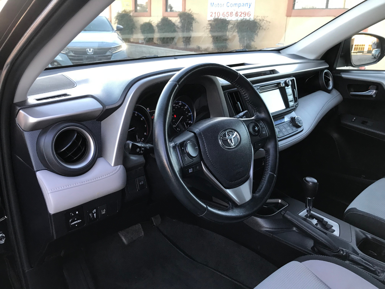 Toyota RAV4 XLE FWD 2017