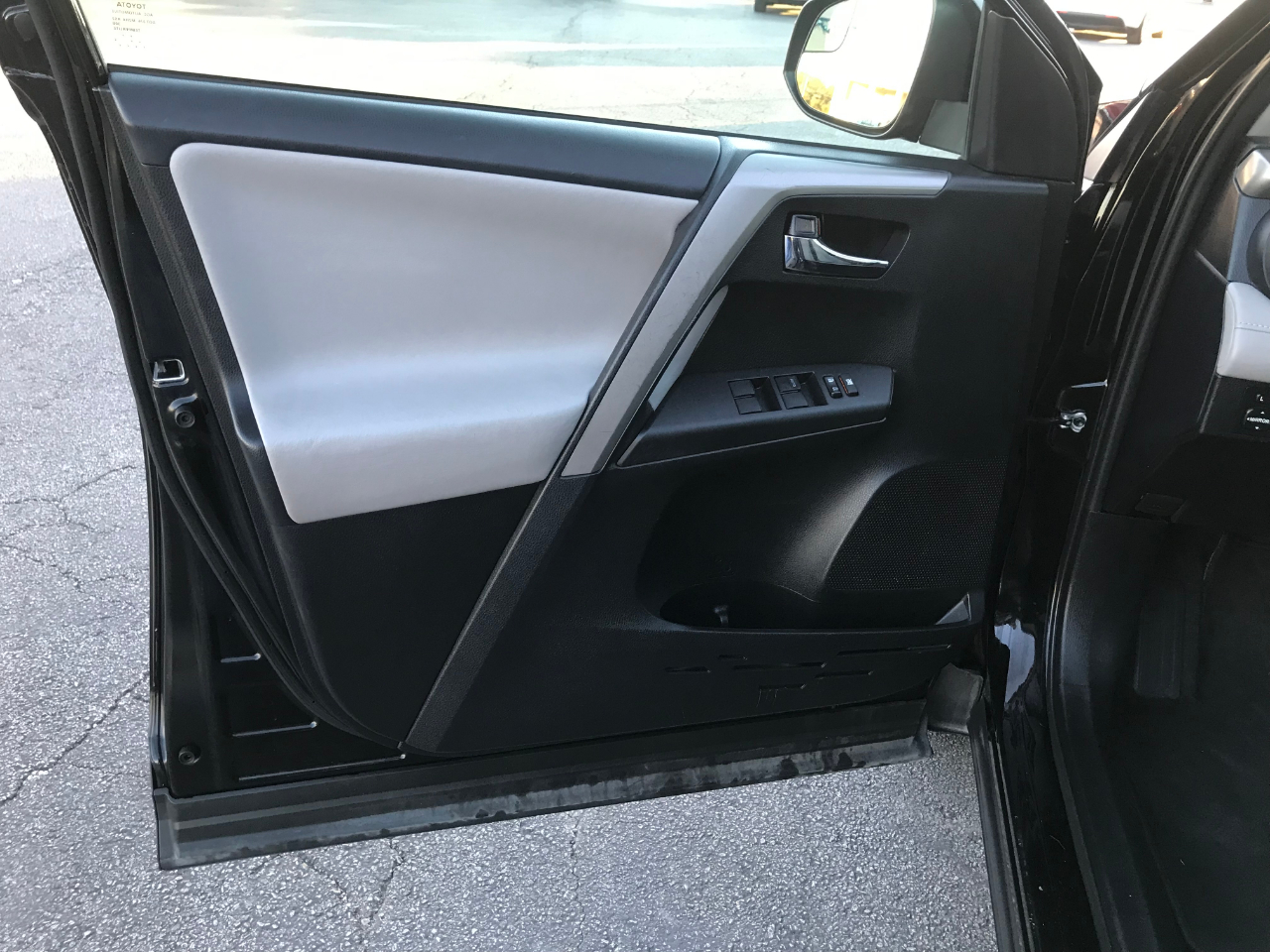 Toyota RAV4 XLE FWD 2017