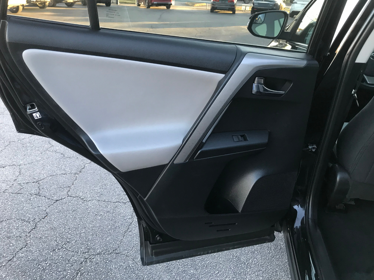 Toyota RAV4 XLE FWD 2017