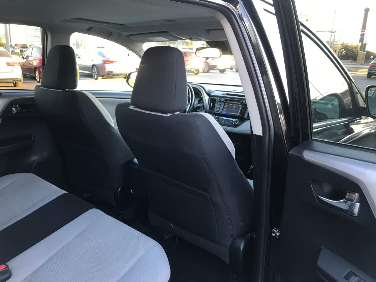 Toyota RAV4 XLE FWD 2017