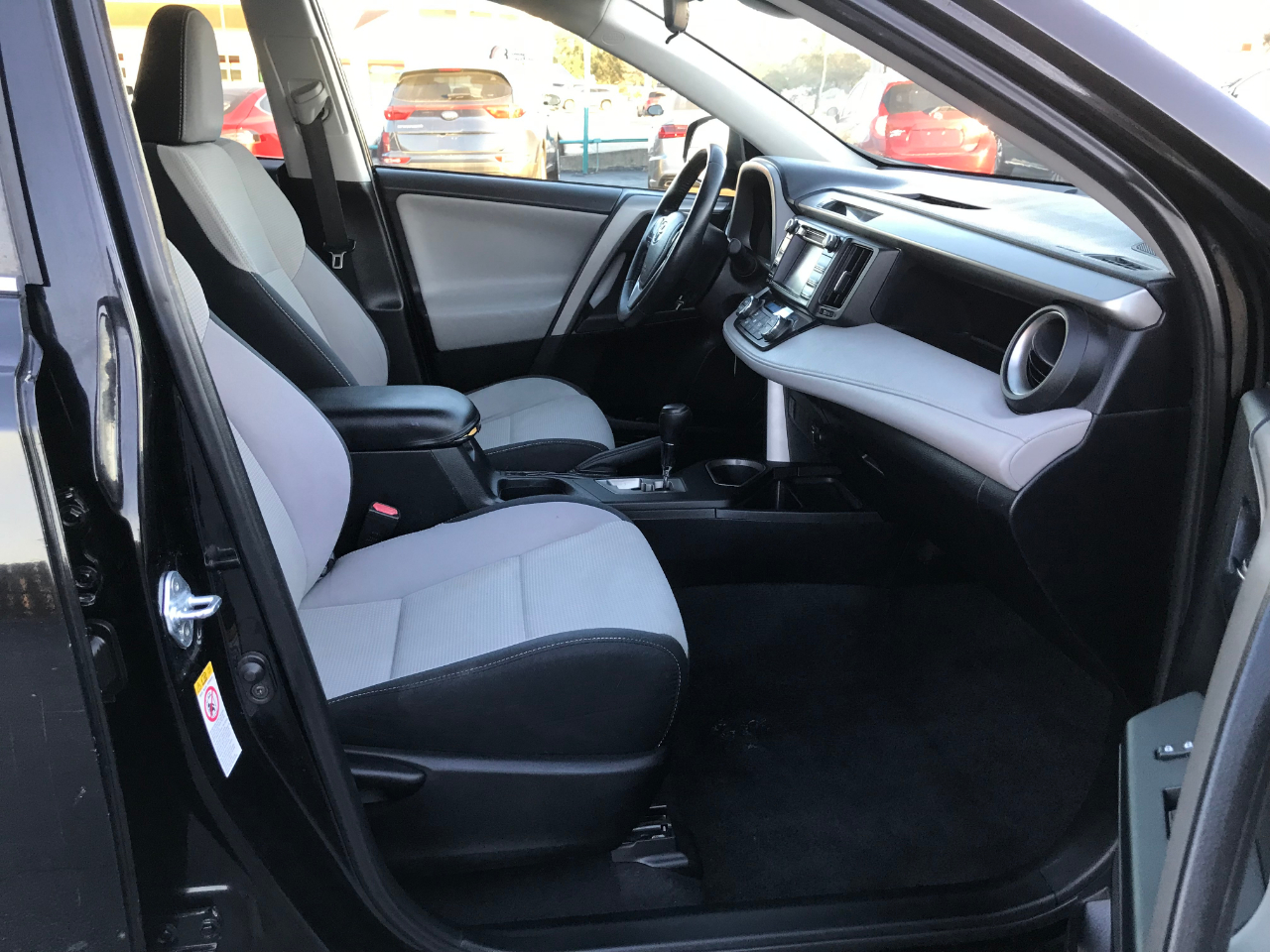 Toyota RAV4 XLE FWD 2017