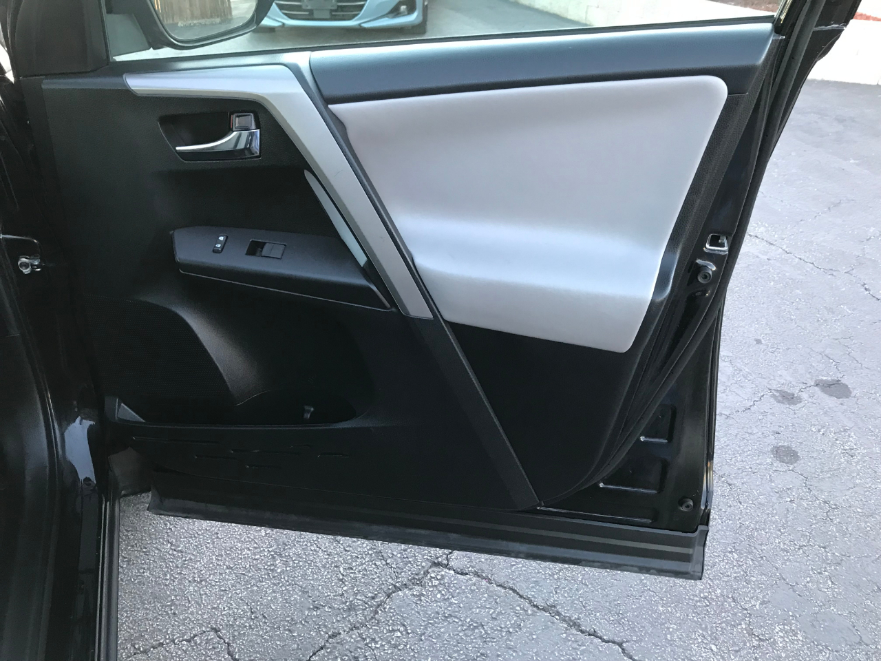 Toyota RAV4 XLE FWD 2017