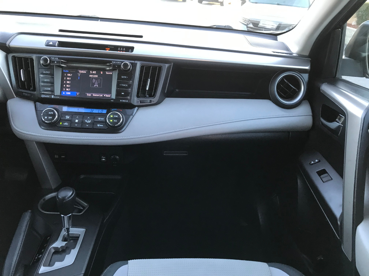 Toyota RAV4 XLE FWD 2017