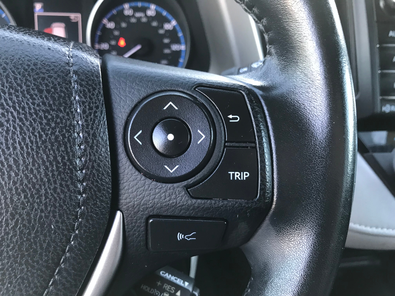 Toyota RAV4 XLE FWD 2017