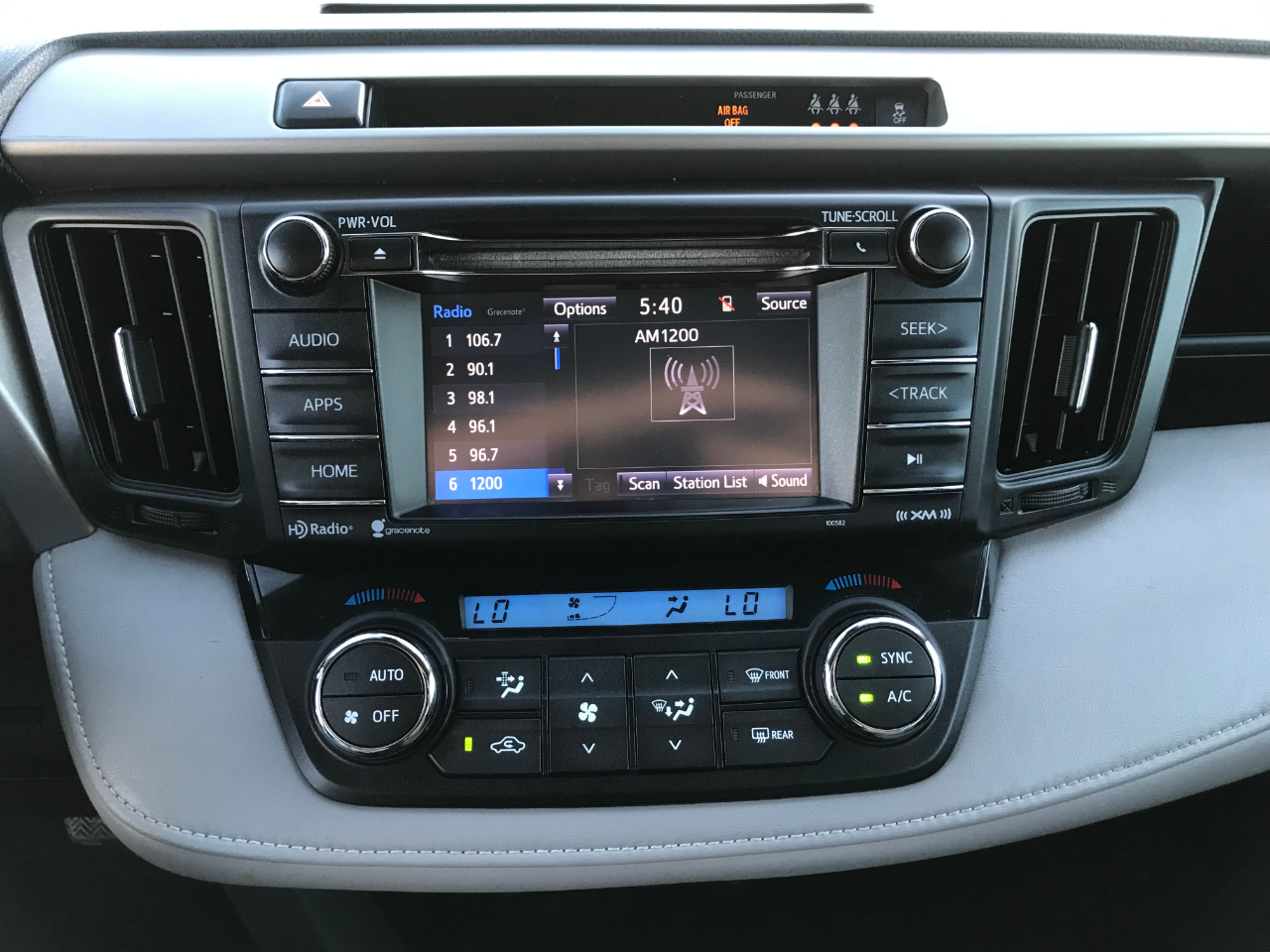 Toyota RAV4 XLE FWD 2017