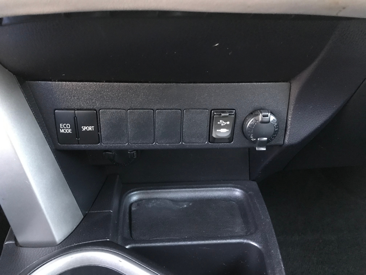 Toyota RAV4 XLE FWD 2017