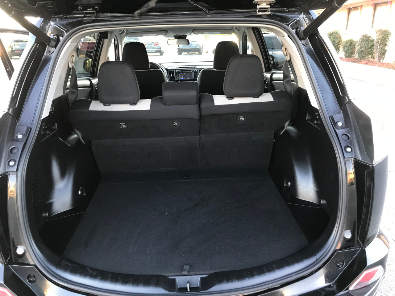Toyota RAV4 XLE FWD 2017