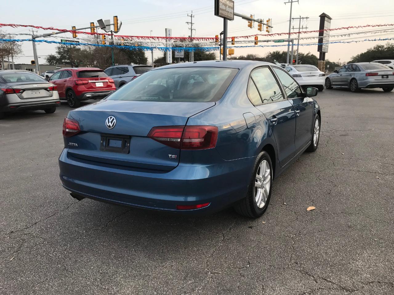 Volkswagen Jetta 1.4T S 6A 2018