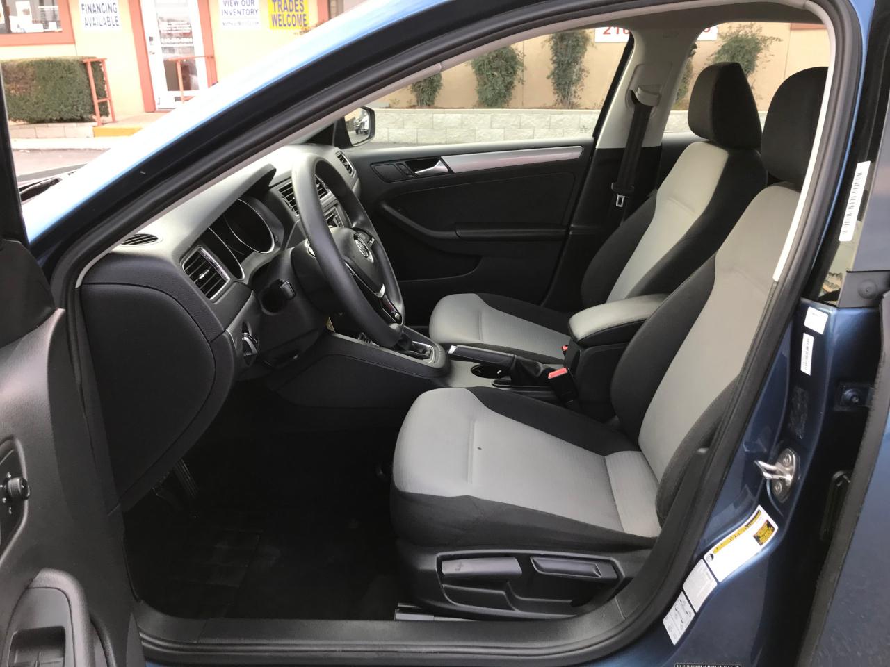 Volkswagen Jetta 1.4T S 6A 2018